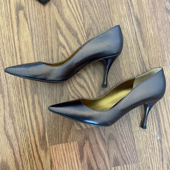 Dolce and Gabbana brown metallic pumps - Picture 3 of 6